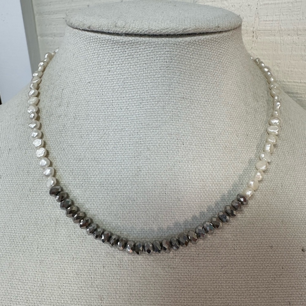 Dainty feminine freshwater pearl bead necklace